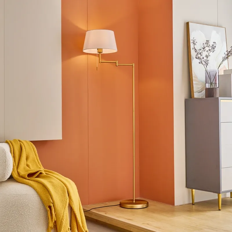 Lindby Ismene vloerlamp met zwenkbare arm Premium