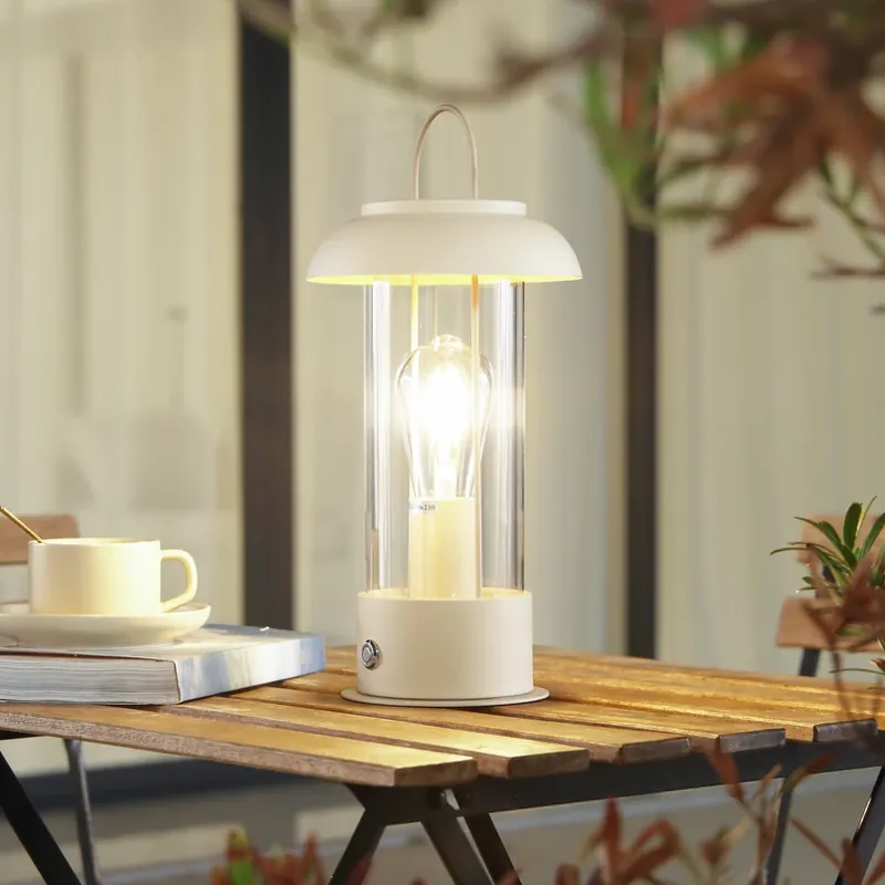 Weekendaanbieding Lindby LED oplaadbare tafellamp Yvette, abrikoos-beige, IP44, touch