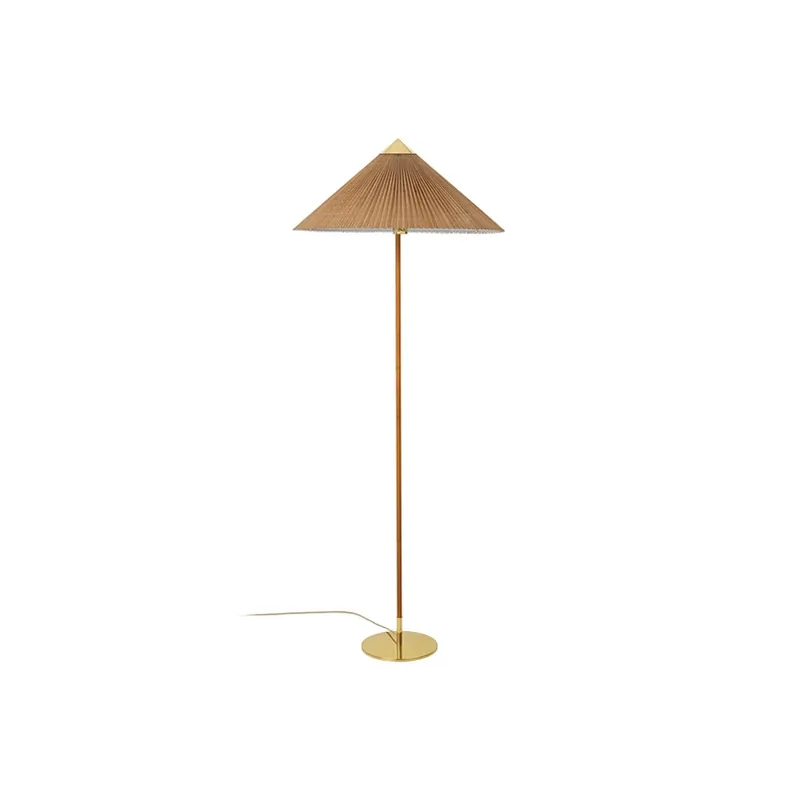 Gubi vloerlamp 9602, messing/rattan, kap van bamboe Finale Uitverkoop