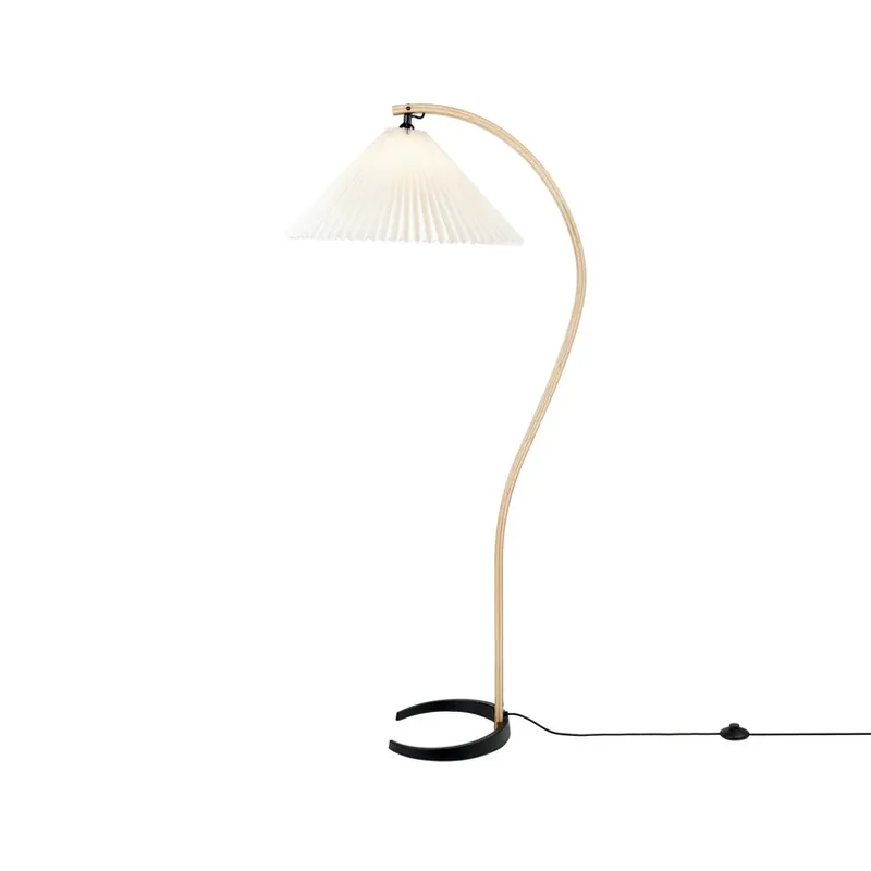 Gubi Timberline vloerlamp, houten frame, kap van wit canvas Laatste Versie