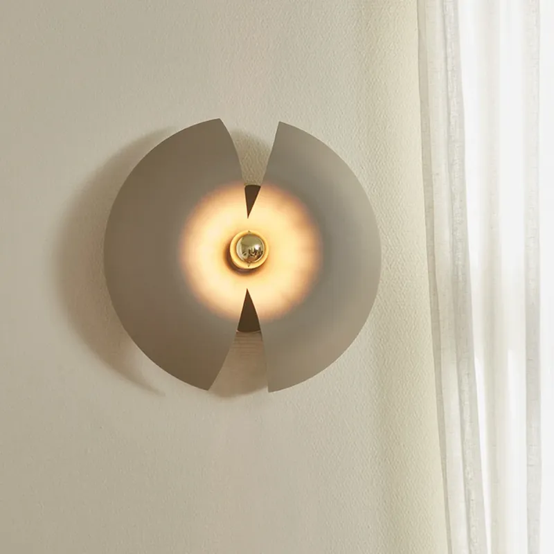 AYTM Wandlamp Cycnus, taupe, Ø 30 cm, stekker, aluminium, E27 Exclusieve Aanbieding