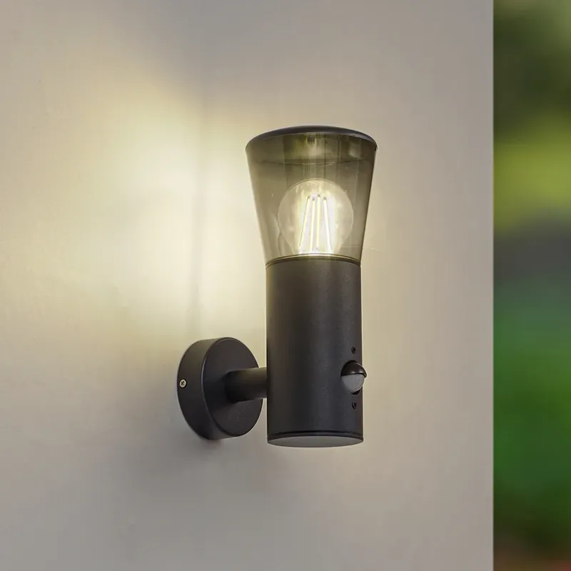 Voordeelprijs Lindby buitenwandlamp Heulo, Ø 10,5 cm, rookgrijs, sensor