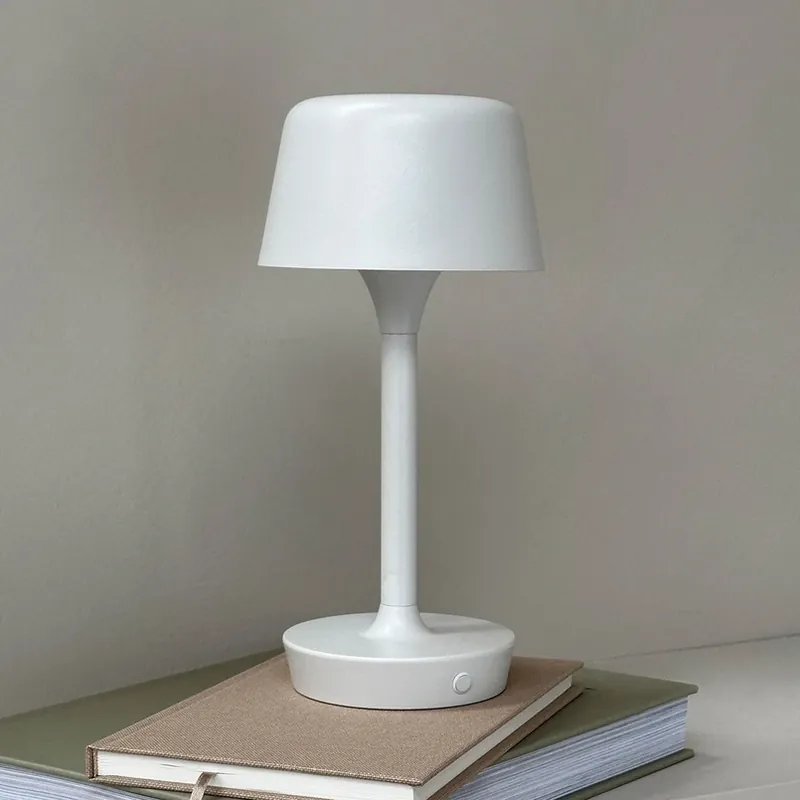 Betaalbaar Dyberg Larsen LED tafellamp Flow, crème, hoogte 25 cm