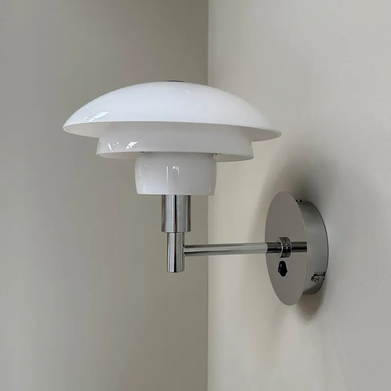Dyberg Larsen wandlamp Morph, opaal/chroom, breedte 21 cm Express Levering