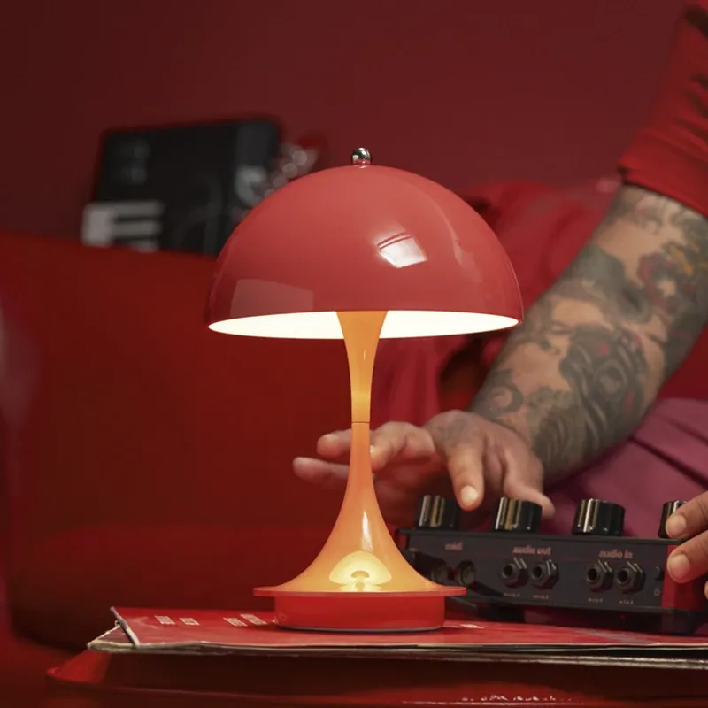 Louis Poulsen Panthella PORTABLE 160 V3, ondoorzichtig koraalrood Beperkt Aanbod