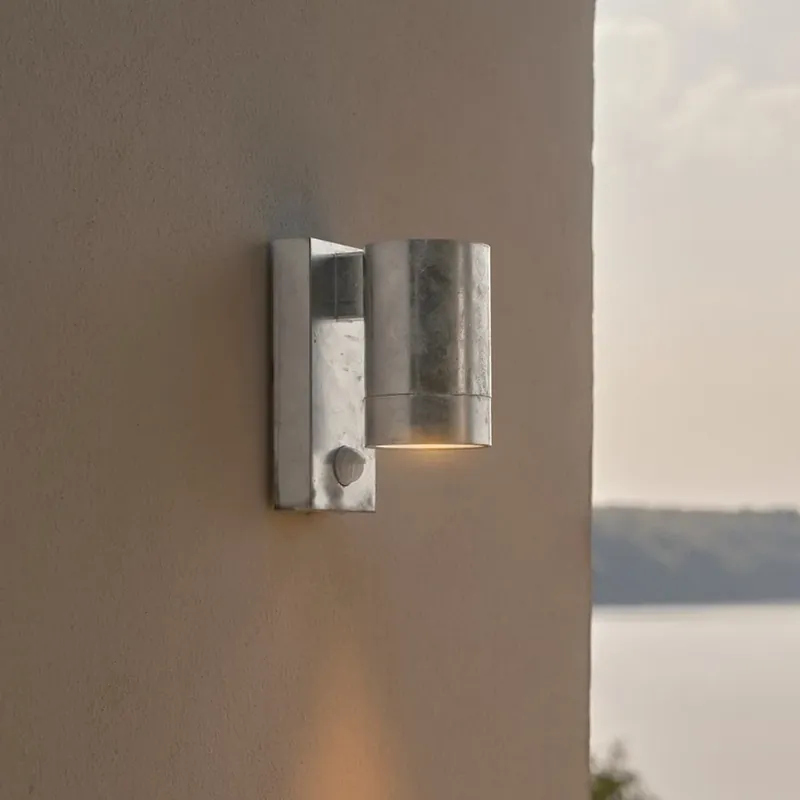 Buitenwandlamp Tin Maxi Sensor verzinkt, staal, IP54, GU10 Seizoensaanbieding
